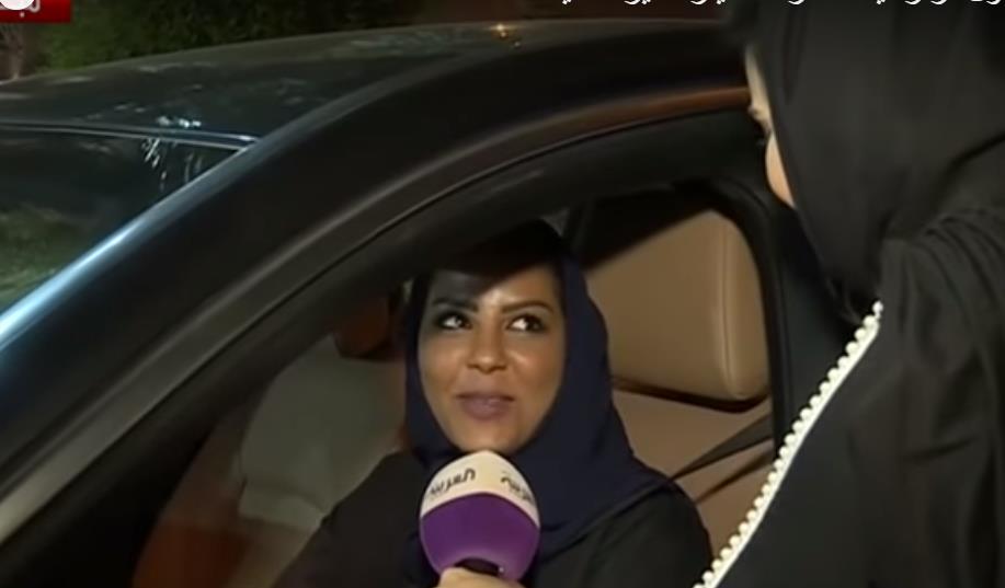 لقطات تليفزيونية تكشف سعادة السعوديات بعد السماح لهن بقيادة السيارة 3