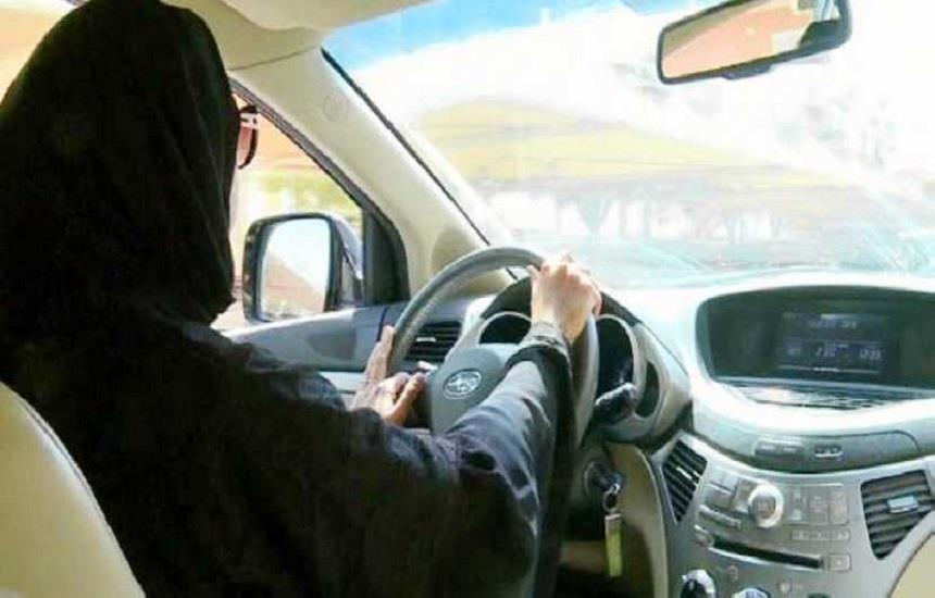 الغرامة والسجن عقوبة تصوير النساء والتهكم عليهن أثناء قيادتهن السيارات 1