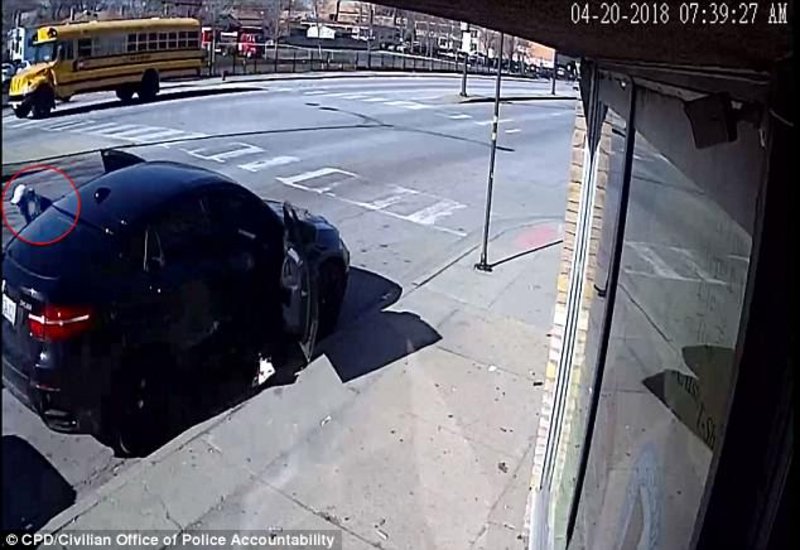 "بالفيديو والصور" لصان حاولا سرقة سيارة ضابط شرطة.. والنتيجة! 10
