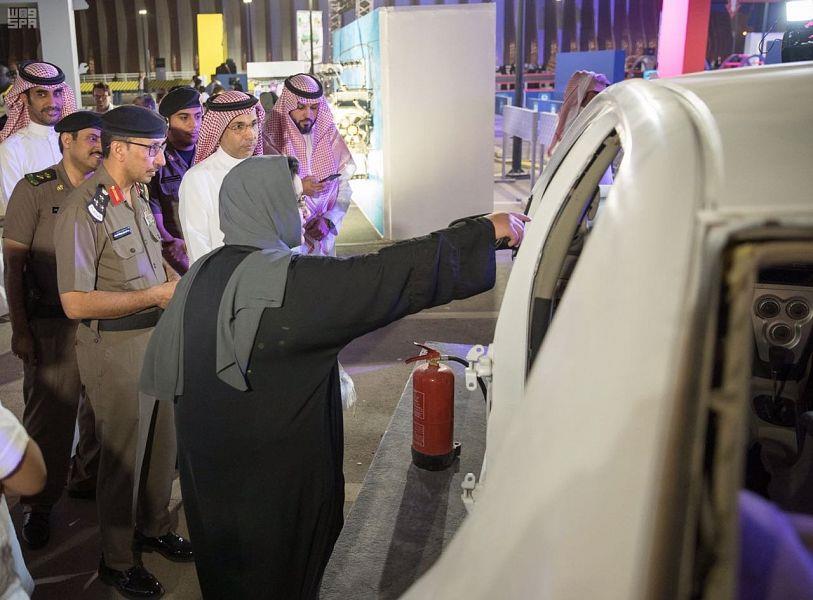 "بالصور" 4 مدن سعودية تحتفل بالمرأة تحت شعار "توكلي وانطلقي" 17