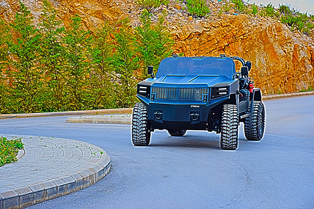"بالفيديو والصور" إطلاق أول سيارة لبنانية SUV بتصميم عسكري 11