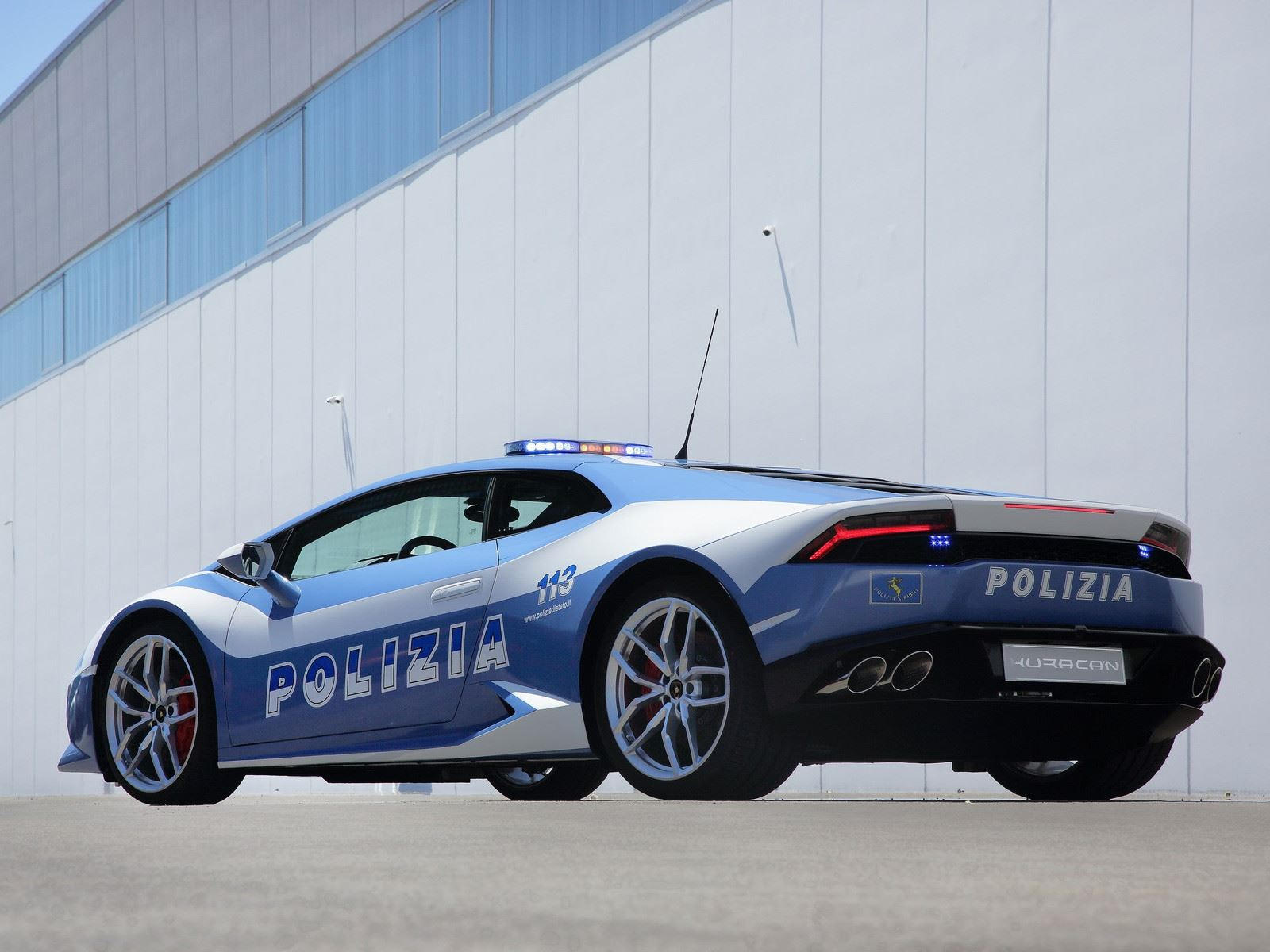 "بالصور" أكثر 10 سيارات شرطة تميزا حول العالم 9
