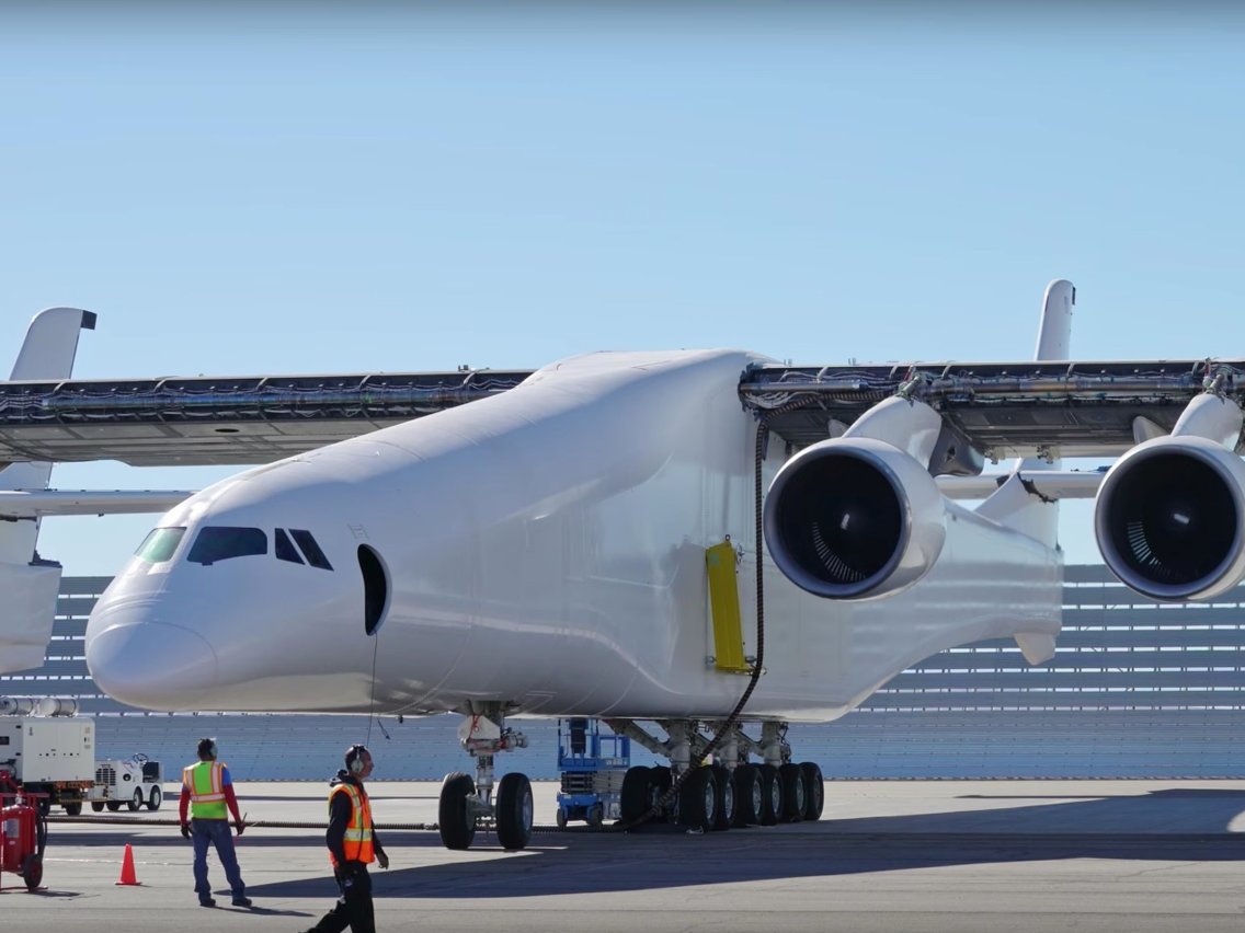 "بالصور" نظرة على أكبر طائرة في العالم وزنها 226.7 طن 22