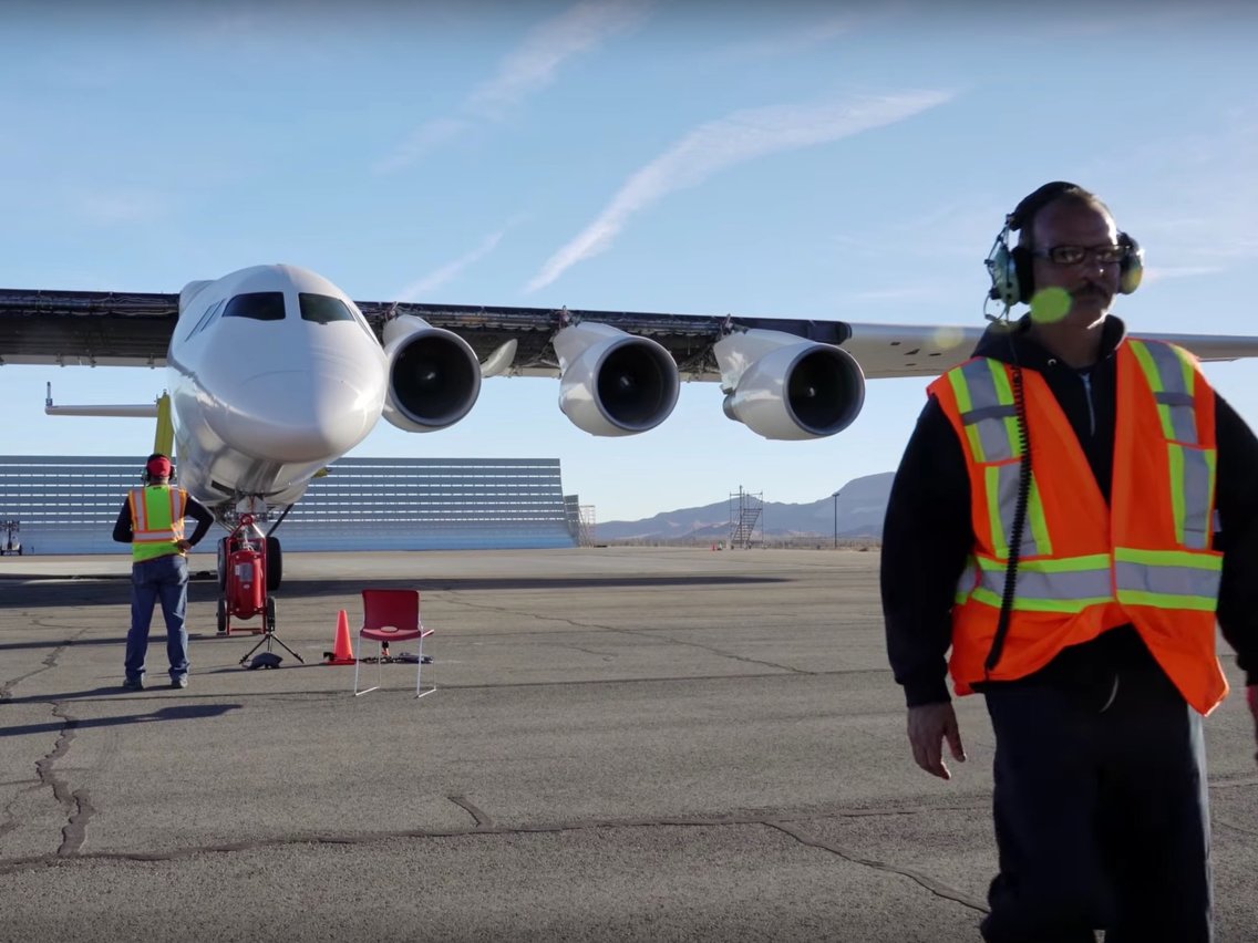 "بالصور" نظرة على أكبر طائرة في العالم وزنها 226.7 طن 24