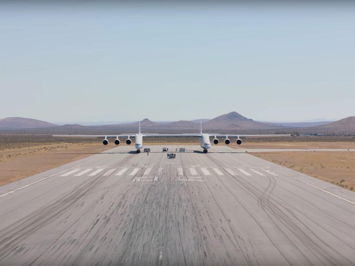 "بالصور" نظرة على أكبر طائرة في العالم وزنها 226.7 طن 8