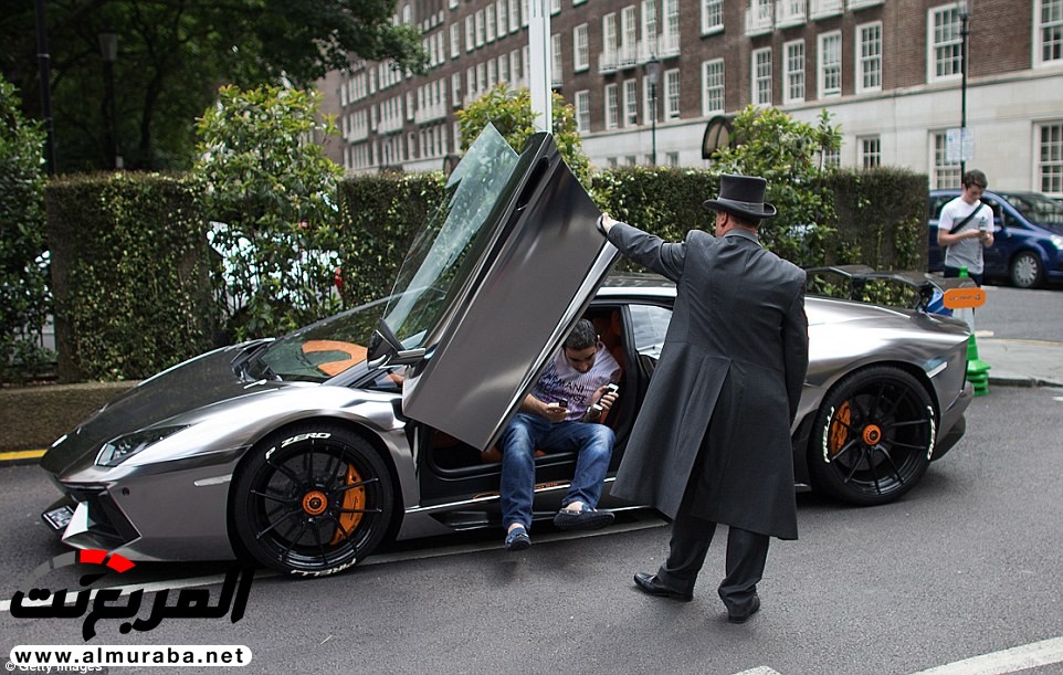 "بالصور" نظرة على سيارات وحياة أثرياء العرب في لندن 1