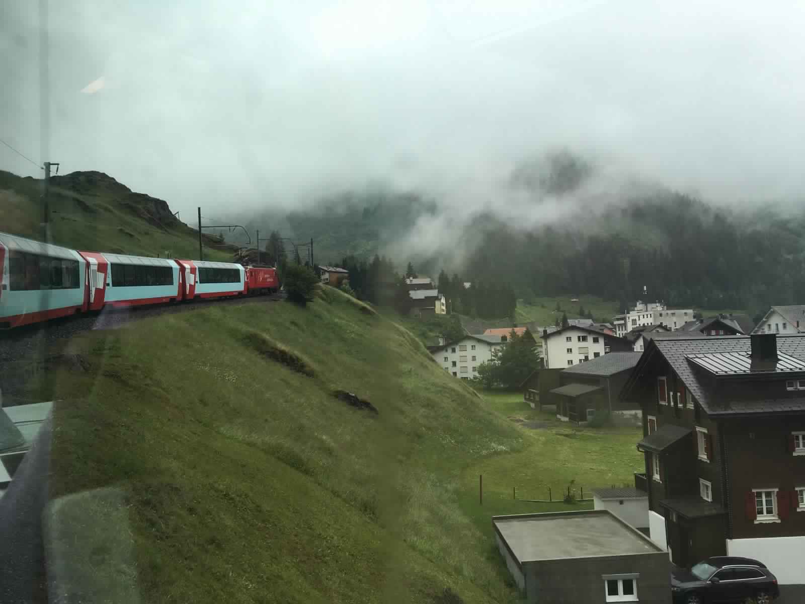 "بالصور" جولة مع قطار جلاسير إكسبريس عبر جبال اﻷلب السويسرية 7