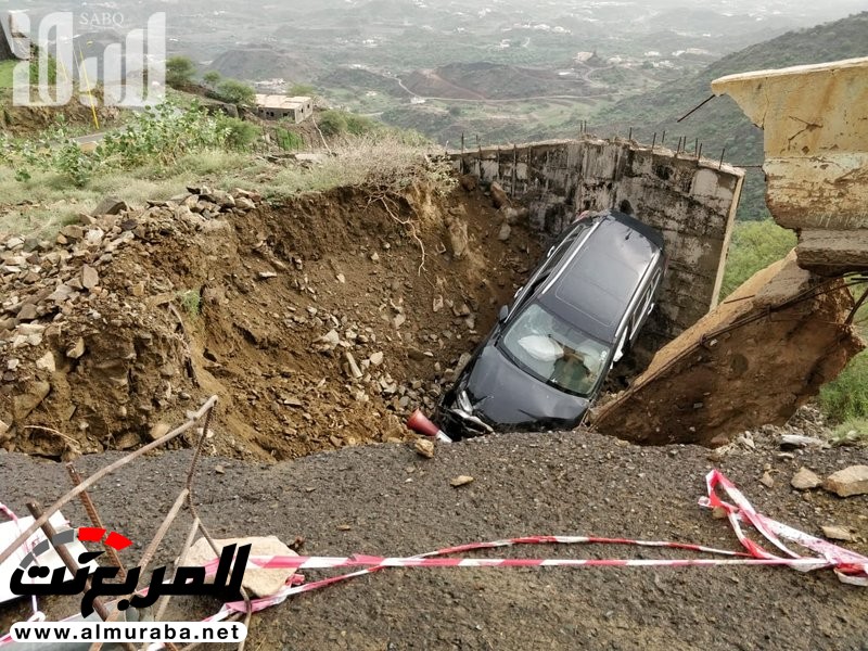 "بالصور" إبتلاع سيارة بطريق الملك فيصل بمحافظة فيفاء! 1