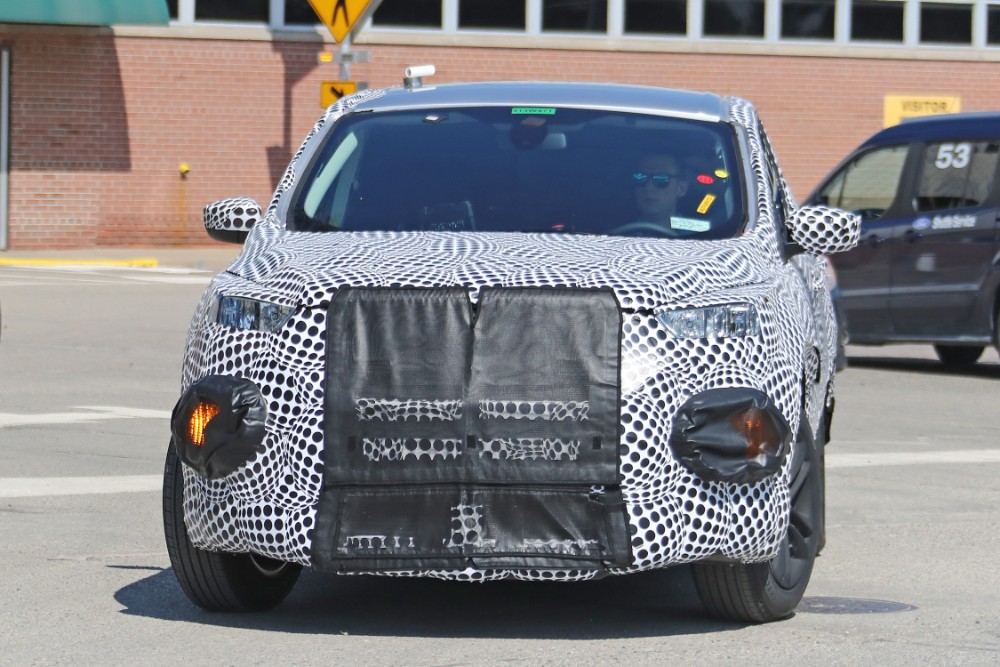 فورد ماخ 1 “موستنج SUV” ترصد لأول مرة أثناء اختبارها
