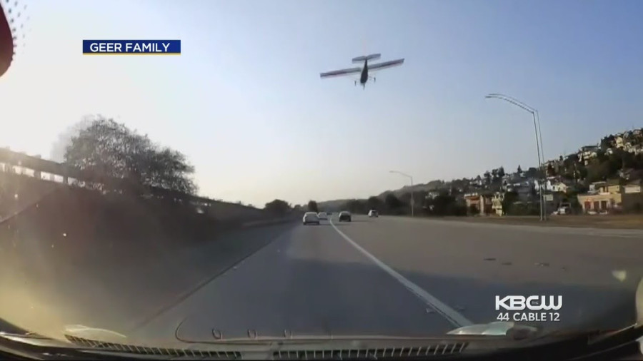 “بالفيديو” كاميرا ترصد هبوط إضطراري لطائرة على طريق سريع!