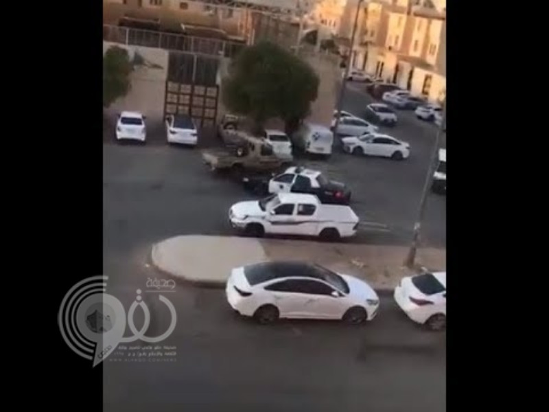 “بالفيديو” قائد سيارة يسير عكس الطريق بالرياض ويفاجئ بدورية شرطة