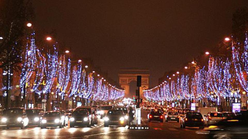 باريس تمنع سير السيارات “يوم الأحد” في أول كل شهر!