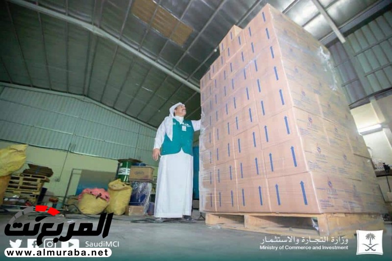 "فيديو وصور" التجارة تضبط 17,000 علبة زيت سيارات مغشوشة في الرياض 3
