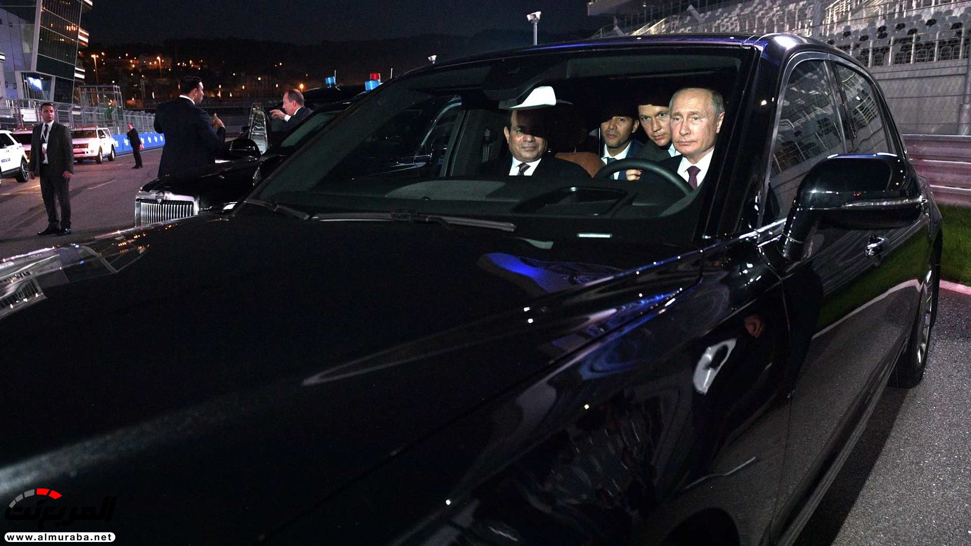 "بالصور" بوتين يصطحب السيسي في جولة داخل ليموزين يقودها بنفسه 22