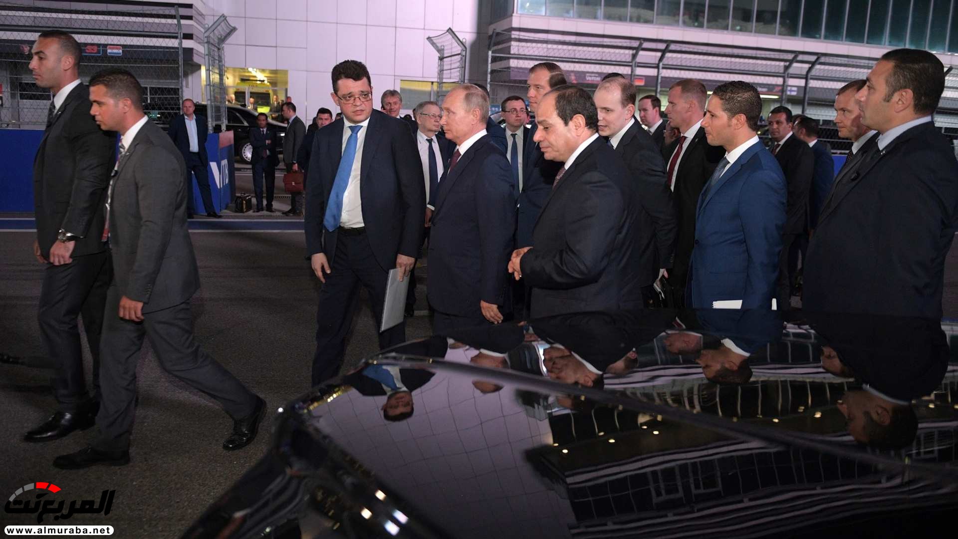 "بالصور" بوتين يصطحب السيسي في جولة داخل ليموزين يقودها بنفسه 26
