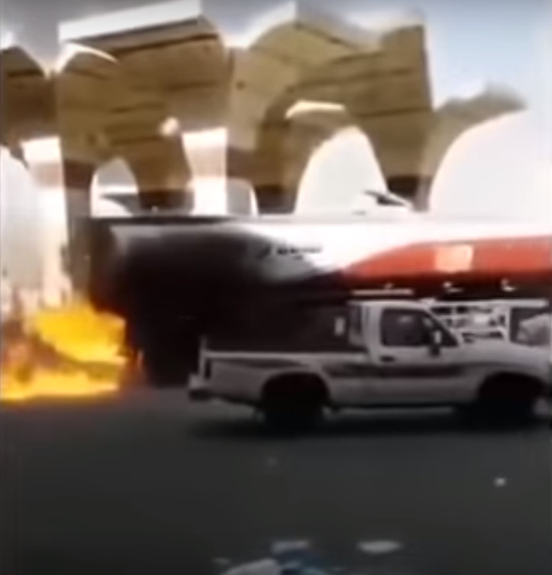 “بالفيديو” مواطن سعودي يقود شاحنة مشتعلة لإنقاذ المواطنين ومحطة وقود