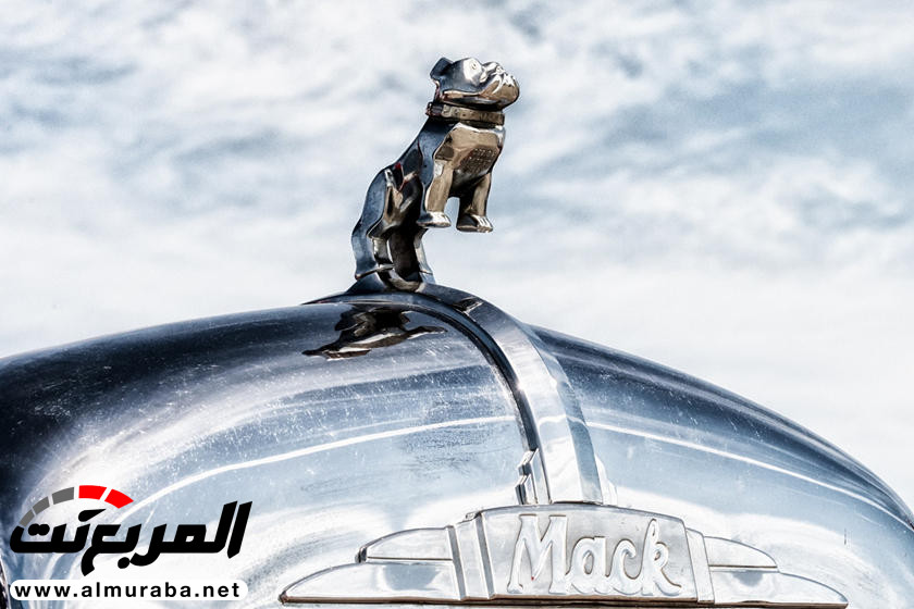 "بالصور" أبرز التماثيل الرمزية من شركات السيارات على مر التاريخ 5