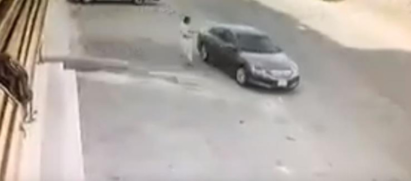 "بالفيديو" سرقة سيارة تُركت في وضع التشغيل خلال 15 ثانية بمكة! 1