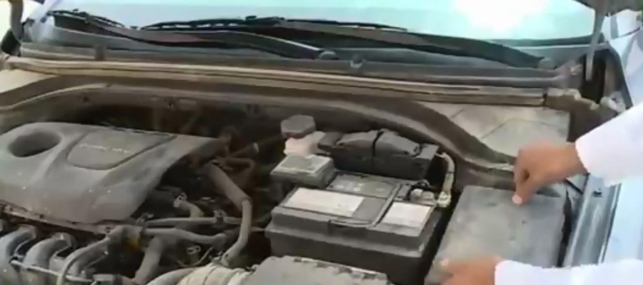 "بالفيديو" مواطن ينفذ تجربة لكشف تلاعب بعض العاملين في ورش إصلاح السيارات 1