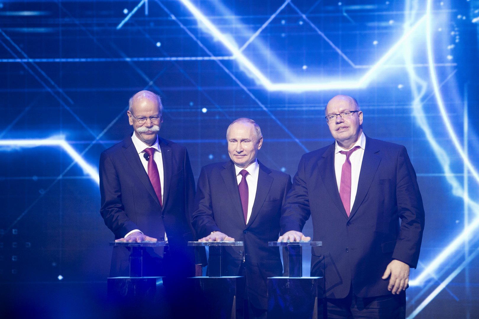 "بالصور" بوتين يفتتح أول مصانع مرسيدس في روسيا 1