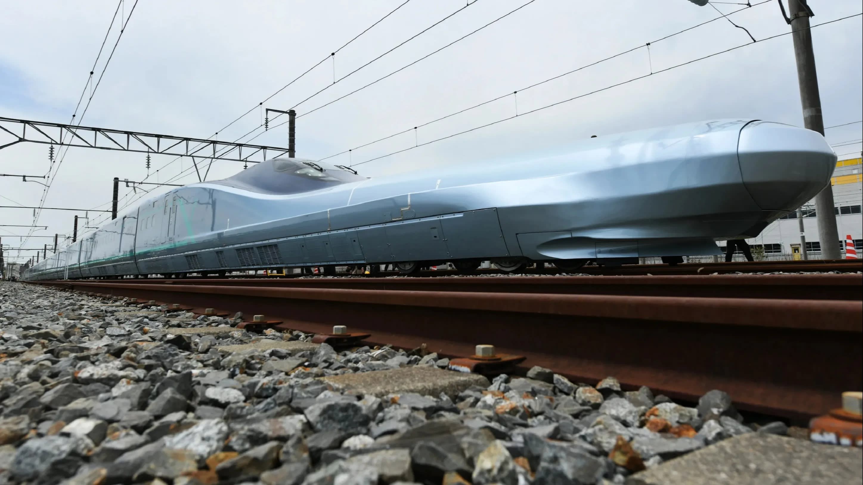 “بالصور” نظرة على أسرع قطار طلقة في العالم!
