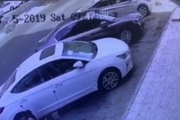 "بالفيديو" لصوص يسرقون اطار سيارة متوقفة في جدة 1