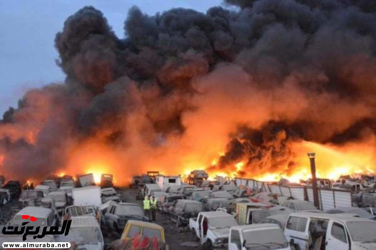 "بالفيديو والصور" حريق هائل نشب بسيارات تالفة في "بريمان جدة" 11