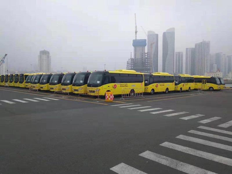 "بالصور" بدء شحن الحافلات المدرسية الجديدة إلى المملكة 1
