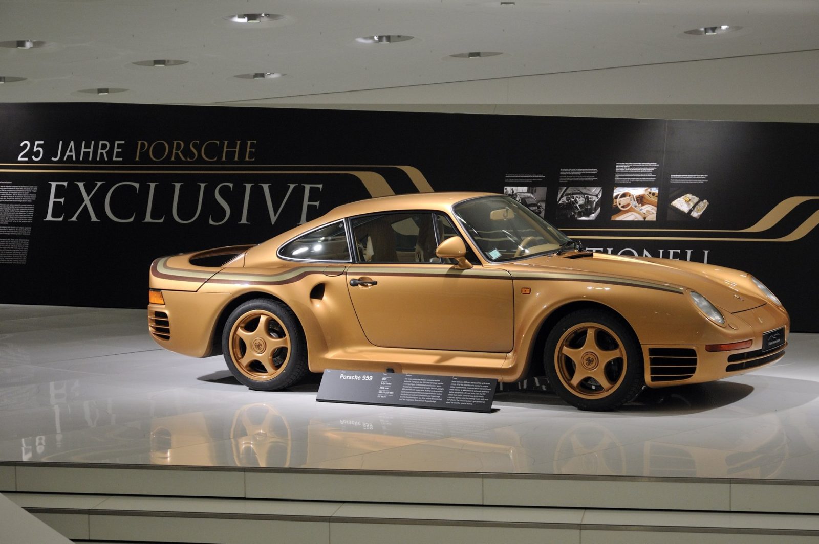 بورش تتفاخر بسيارات نادرة لأمير عربي في متحفها 31