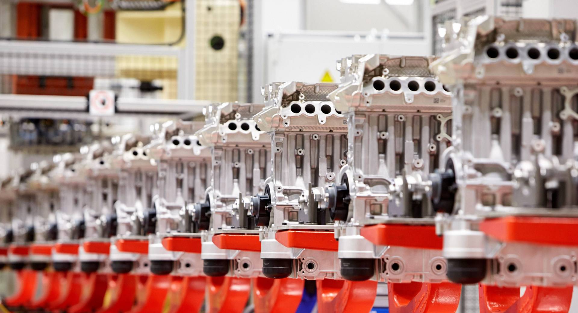 فولفو وجيلي تعلنان عن دمج تطوير المحركات في شركة منفصلة موحدة 19