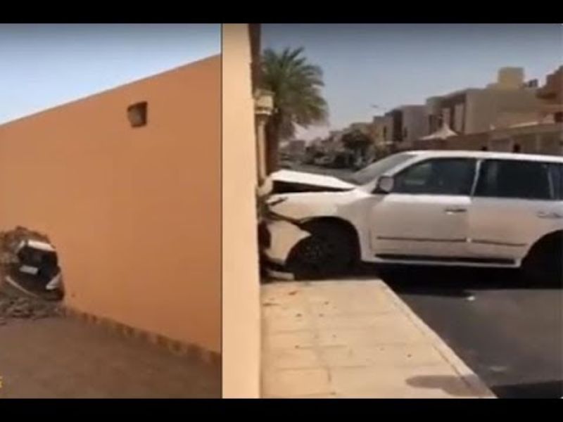"بالفيديو" اقتحام سيارة لكزس لجدار منزل.. وسائقتها تهرب وتتركها 3