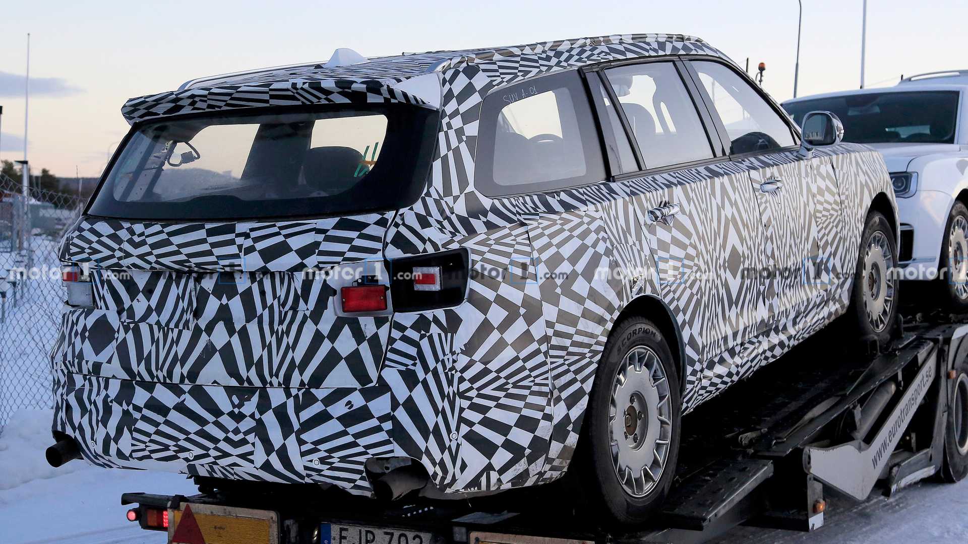 سيارة SUV الروسية الرئاسية تظهر لأول مرة أثناء اختبارها 4