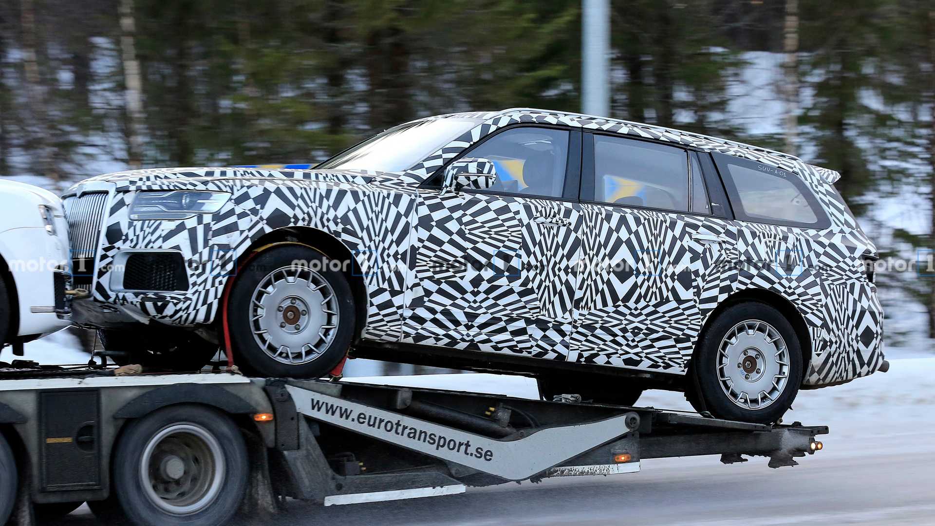 سيارة SUV الروسية الرئاسية تظهر لأول مرة أثناء اختبارها 6