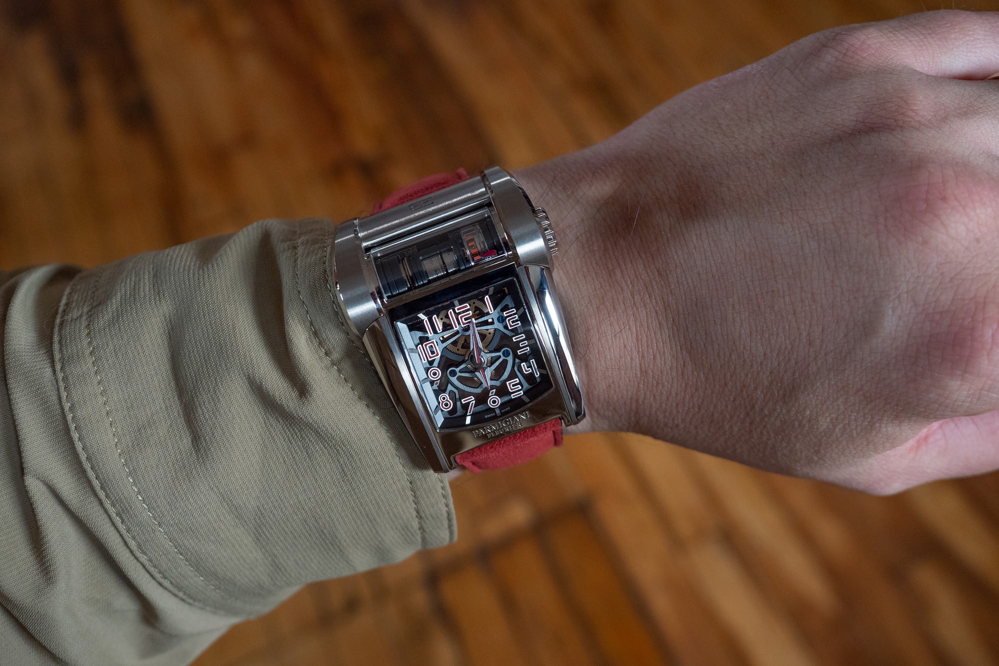 ساعة بوجاتي بتصميم فريد بسعر سيارة رولزرويس! 16