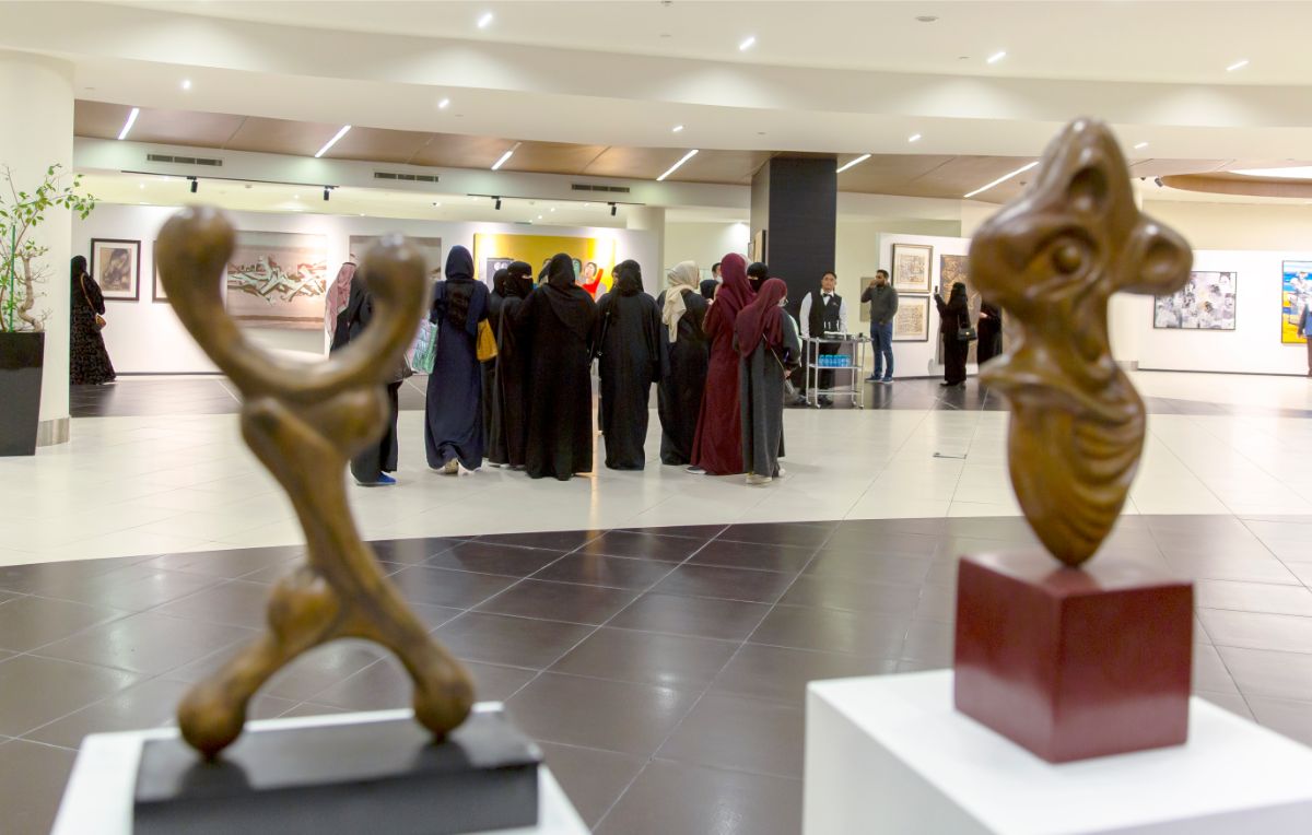 "41 صورة" شاهد افتتاح المعرض الفني آرت لكزس في الرياض 100