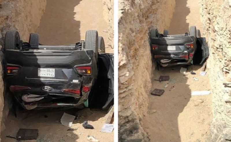 "بالصور" حادث مروع لسيارة انقلبت في حفرة وبداخلها 3 فتيات بالرياض 3