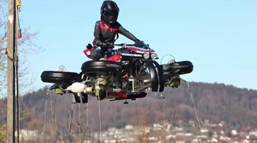 "بالفيديو والصور" شاهد الدراجة النارية الطائرة لازاريث بقيمة 1.9 مليون ريال 1