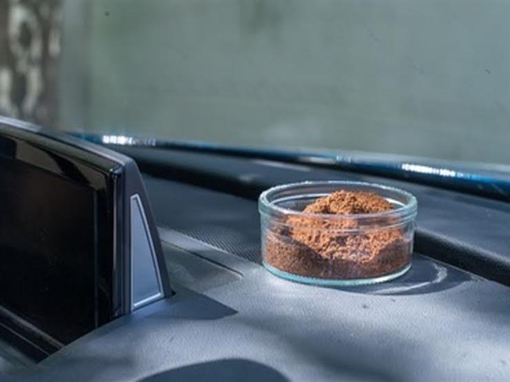 هل تزيل القهوة الروائح الكريهة في سيارتك؟