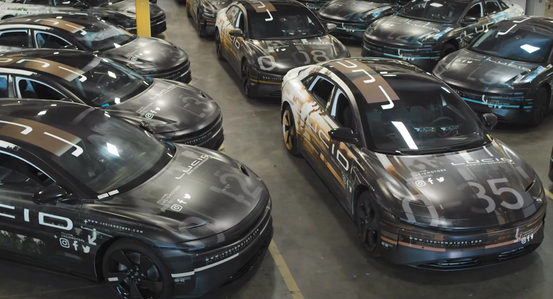 استعراض 40 سيارة لوسيد اير تجريبية مع قرب إطلاقها بالأسواق “فيديو”