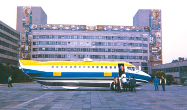 طائرة بوينج 727 تحولت إلى ليموزين معروضة للبيع بـ 3.75 مليون ريال 20