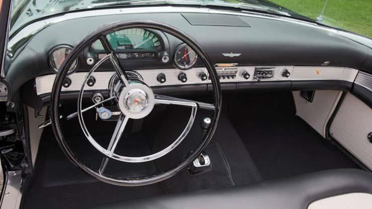 سيارة "مارلين مونرو" فورد ثندربيرد 1956 تباع بمزاد علني 14