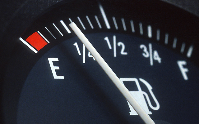 هل قيادة السيارة ببطء تقلل استهلاك الوقود؟
