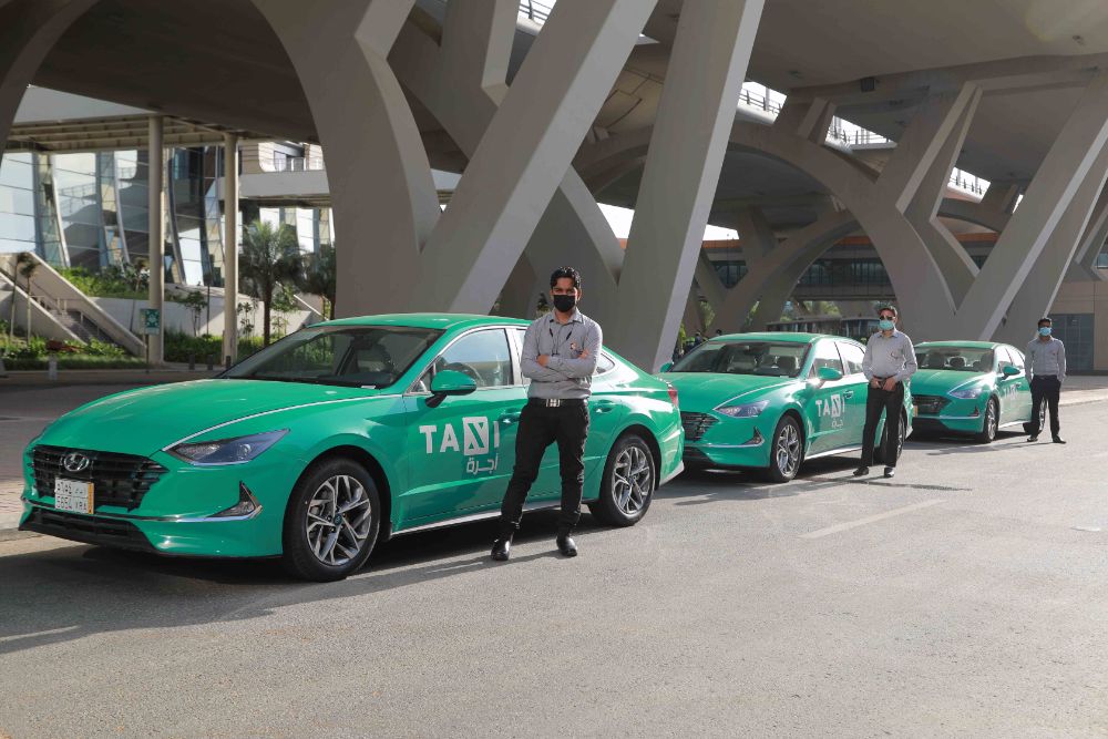 شركة الصفوة تطلق التاكسي الأخضر في جدة بمطار الملك عبد العزيز بالتعاون مع المجدوعي هيونداي 10