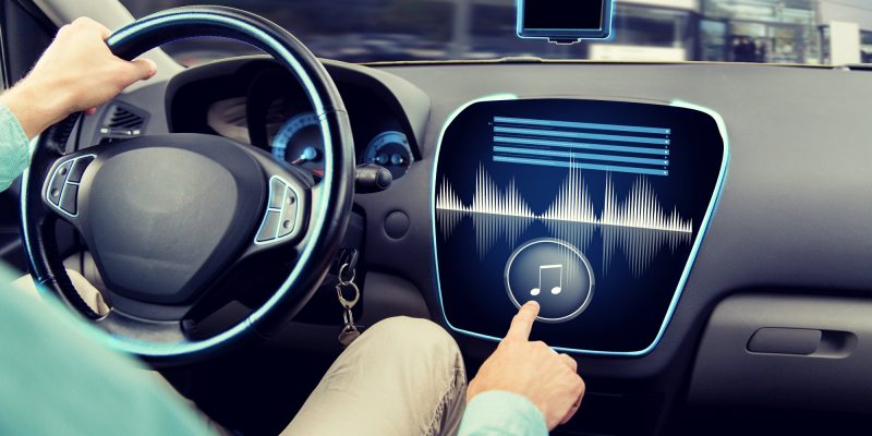 هل الاستماع للموسيقى الصاخبة أثناء القيادة قد يعرضك للحوادث؟