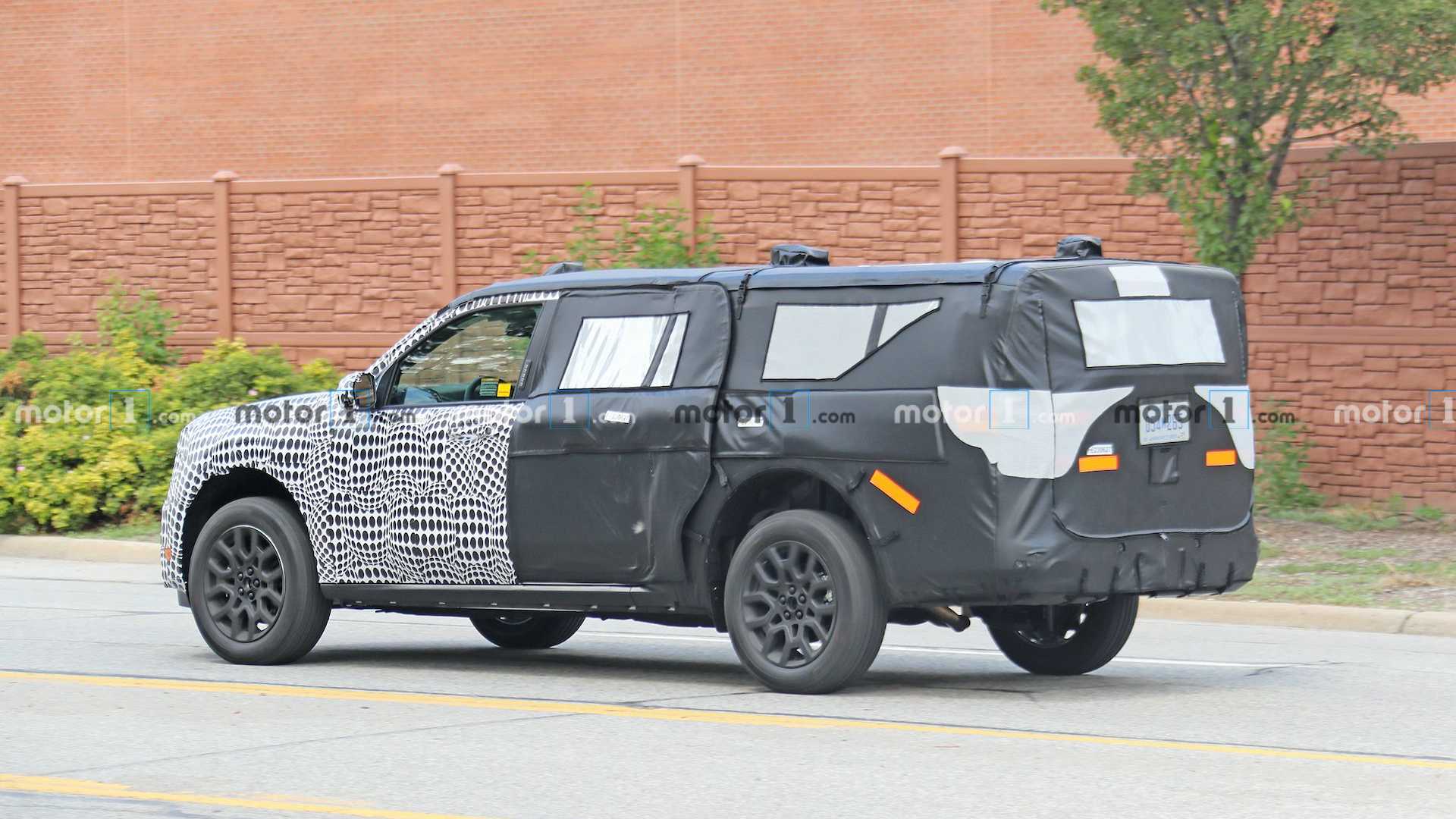 سيارة SUV غامضة جديدة لفورد تظهر في صور تجسسية 7