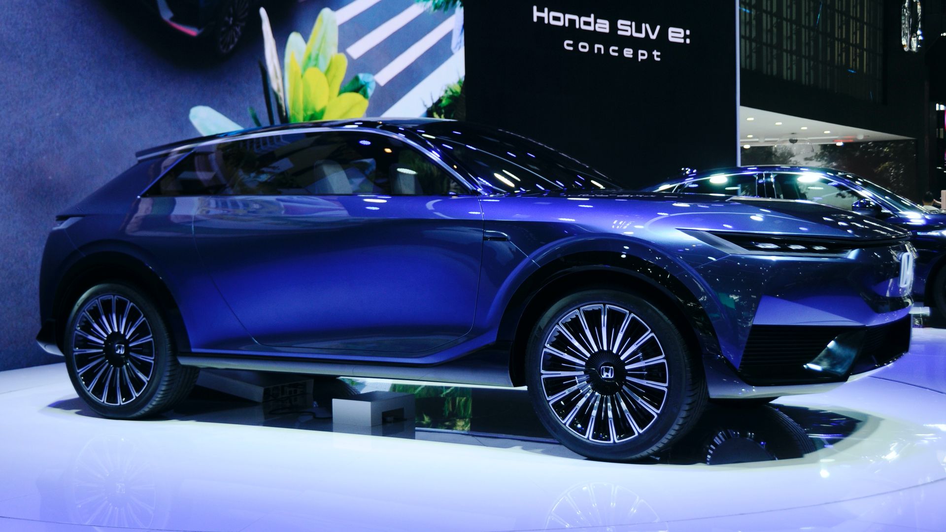 هوندا E SUV الكهربائية تكشف نفسها في معرض بكين 13