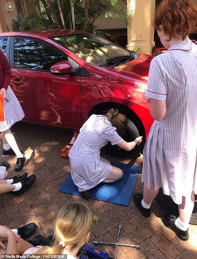 أستراليا تدرب فتيات المدارس على تغيير الإطارات ومتابعة حالة السيارة 7