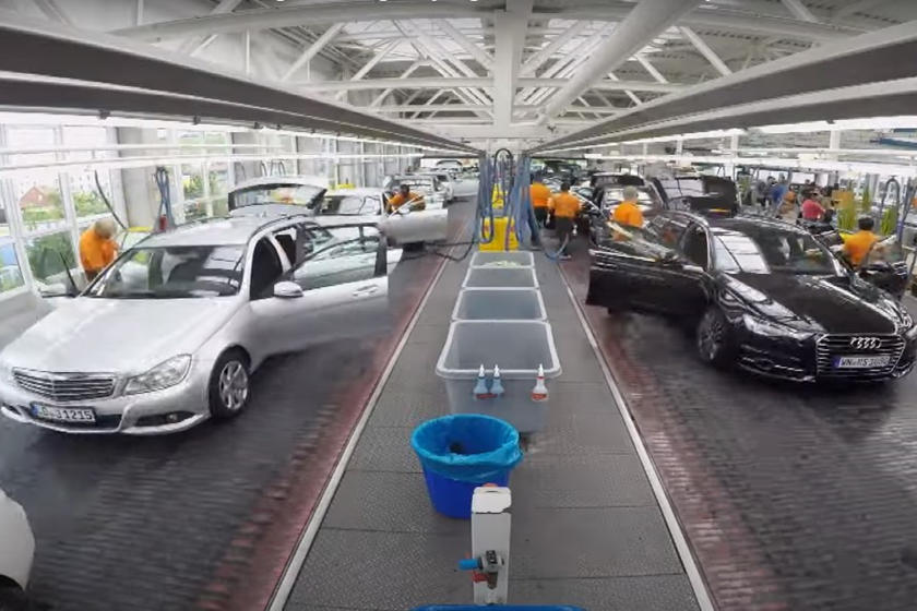 "بالفيديو والصور" شاهد أكبر مغسلة سيارات في العالم 1