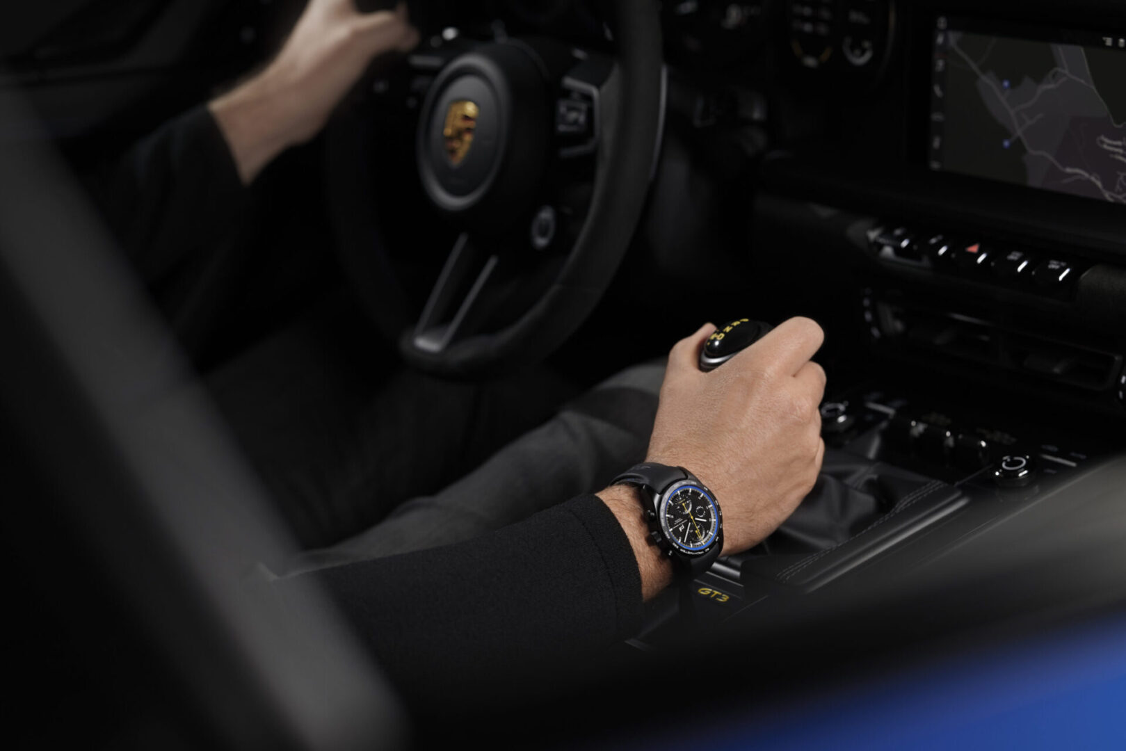 بورش تكشف عن ساعة يد فاخرة حصرية لملاك 911 GT3 الجديدة كلياً 18