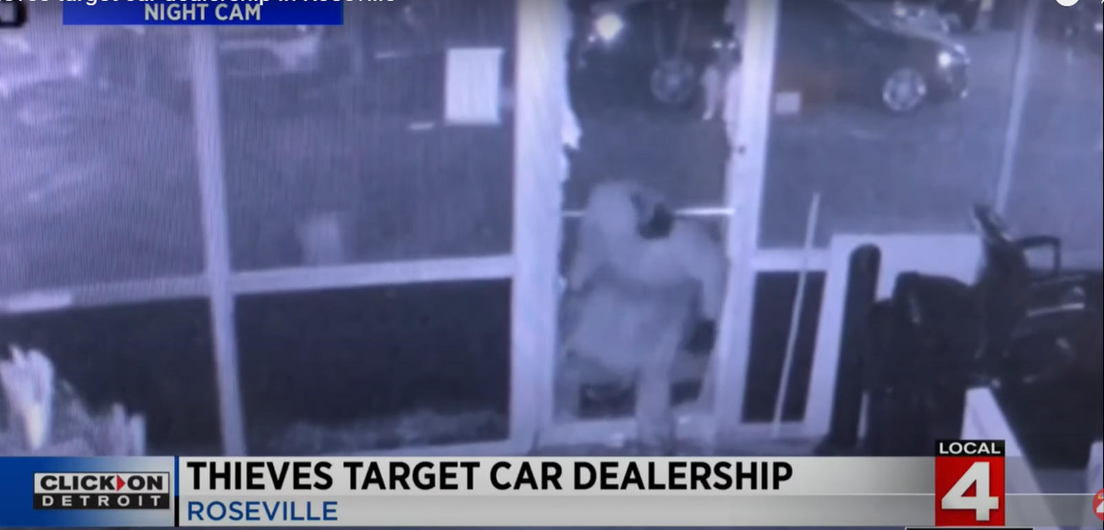 لصوص يسرقون سيارات بقيمة تقترب من مليون ريال "فيديو" 1